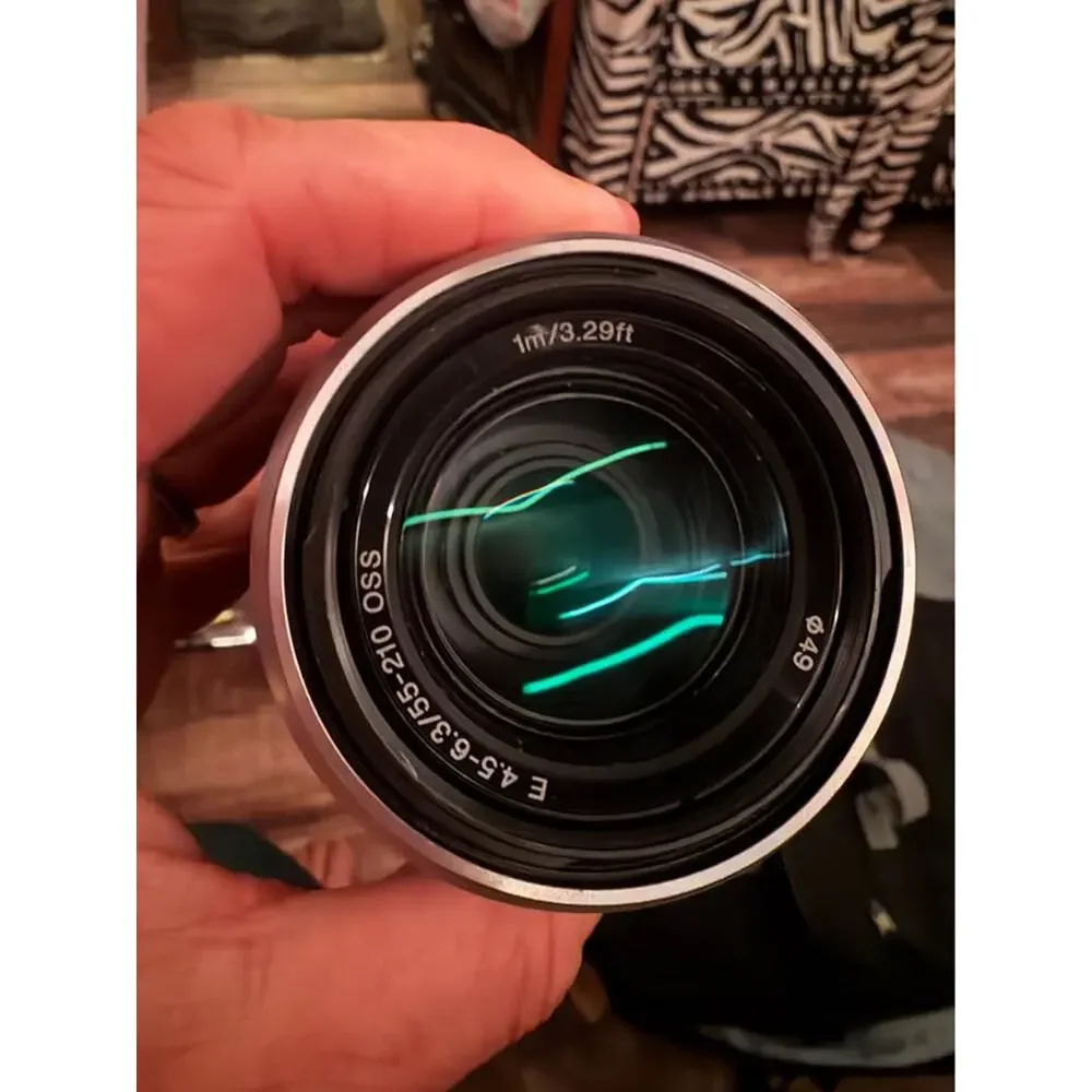 Sony E 55-210mm f/4.5-6.3 OSS E-mount lens